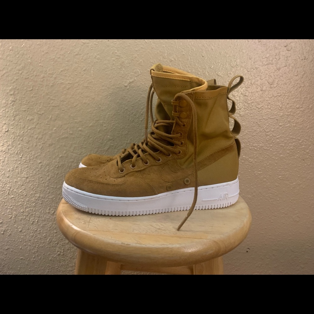 Nike High top suede AF1